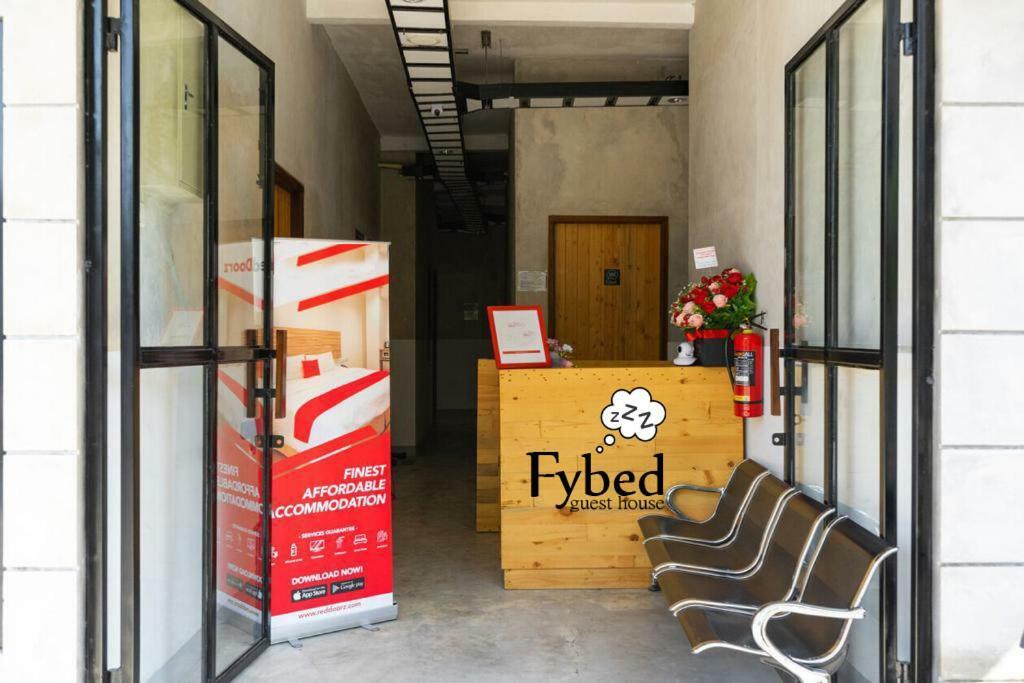 Fybed Aparthotel Semarang Bagian luar foto
