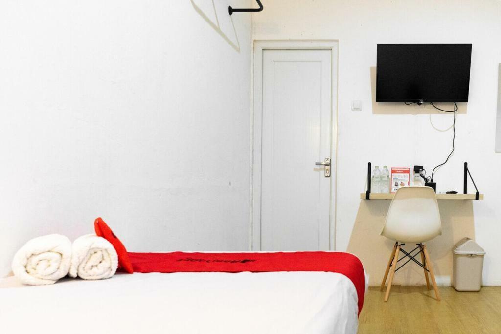 Fybed Aparthotel Semarang Bagian luar foto