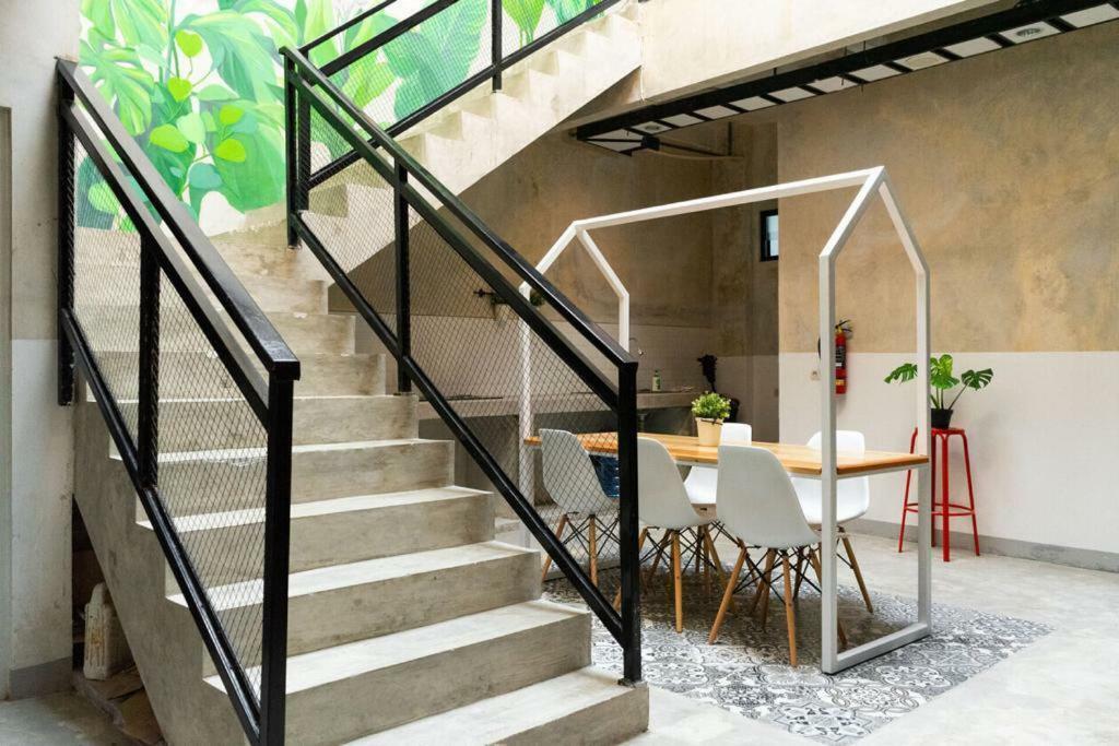 Fybed Aparthotel Semarang Bagian luar foto