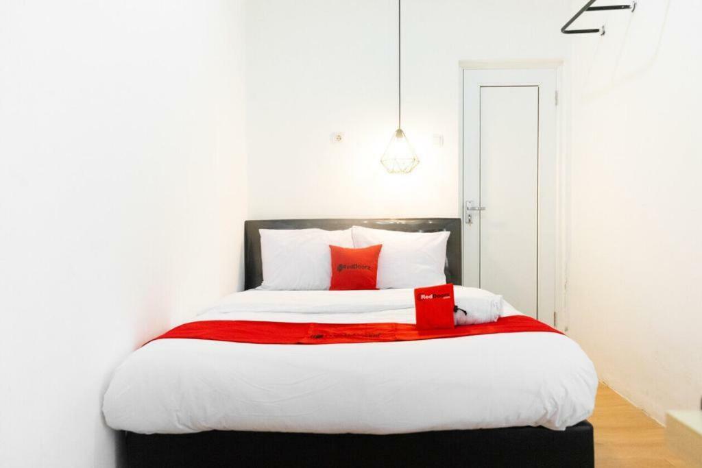 Fybed Aparthotel Semarang Bagian luar foto