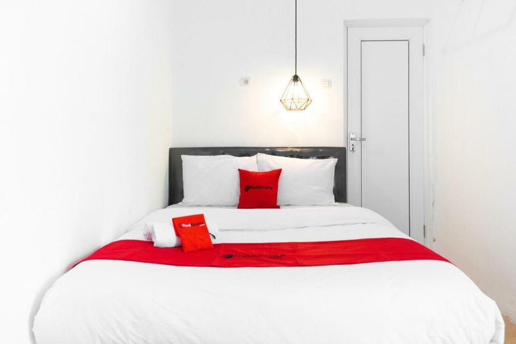 Fybed Aparthotel Semarang Bagian luar foto