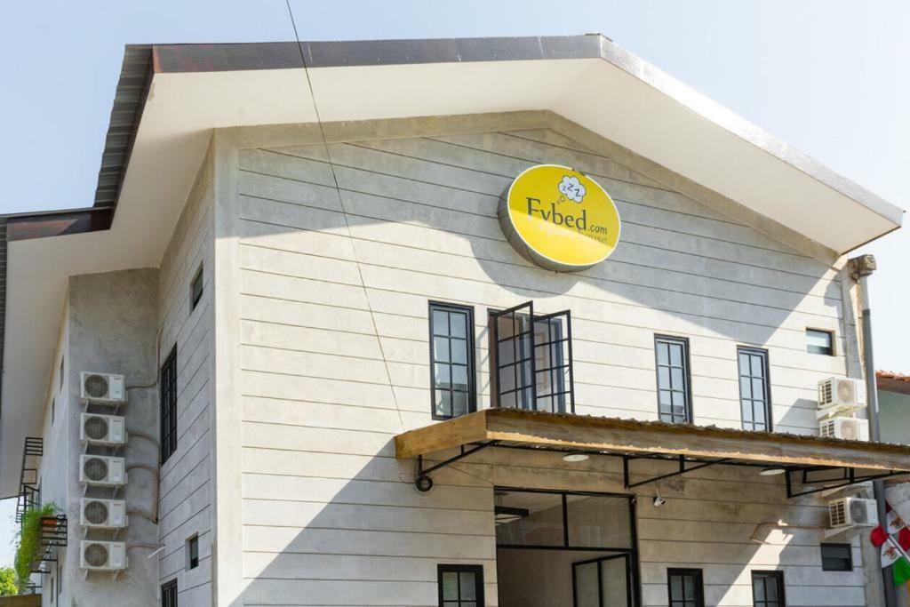 Fybed Aparthotel Semarang Bagian luar foto