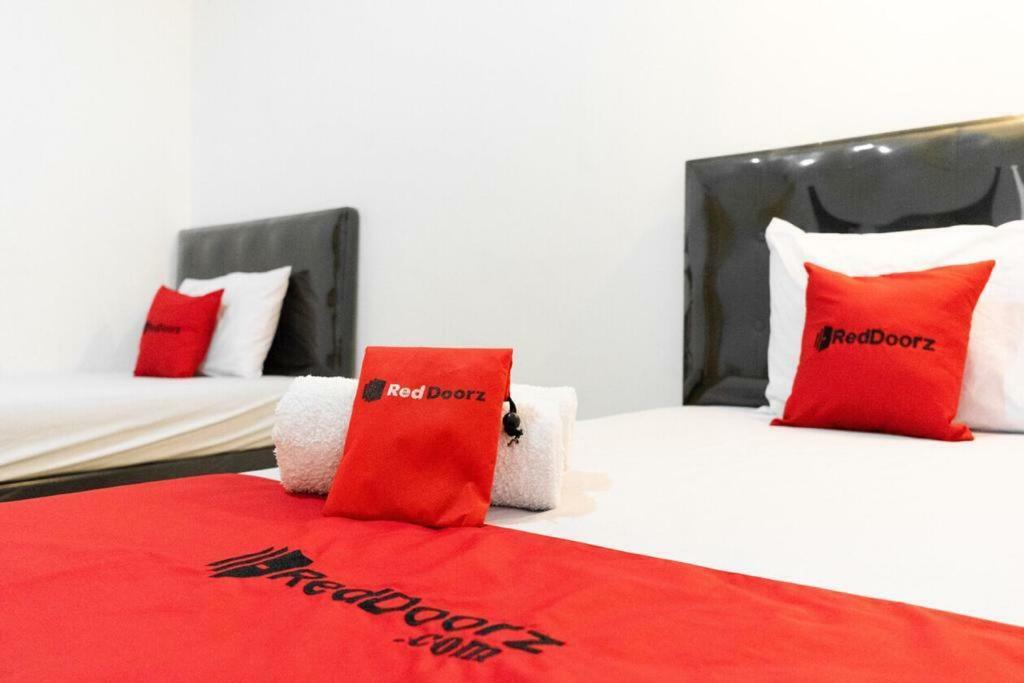 Fybed Aparthotel Semarang Bagian luar foto
